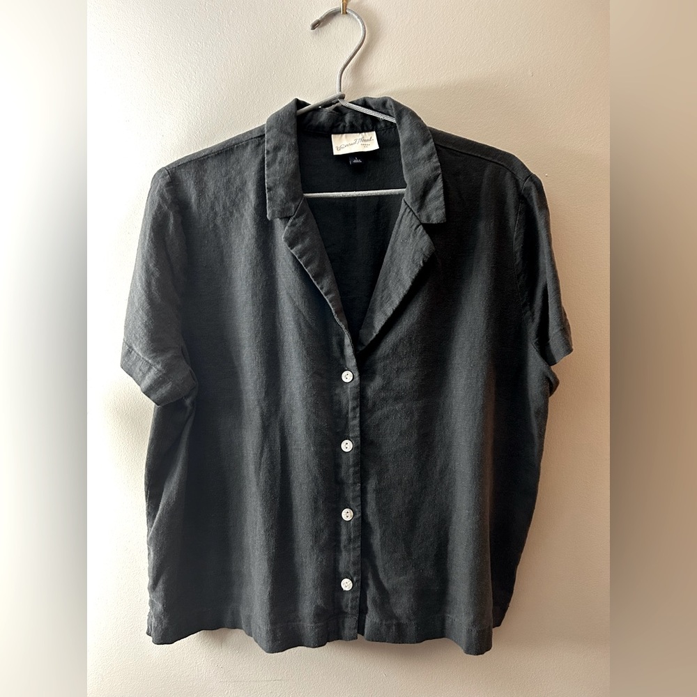 Universal Thread casual button up shirt size L